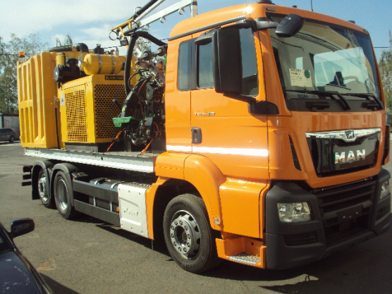 Ein Aufbau dem Wasserfräser auf dem Fahrgestellt MAN TGS 6X2